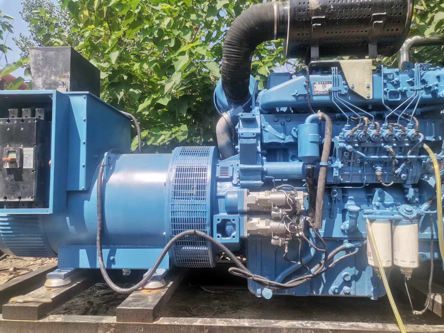 龙井详细说明降低 800kW 柴油发电机输出电流波动的方法